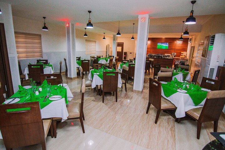Dining 17 of 26