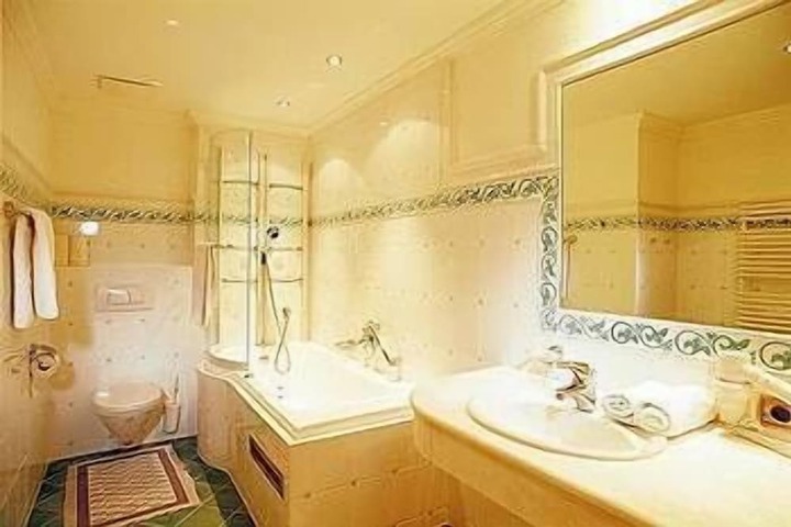 Room 14 of 24