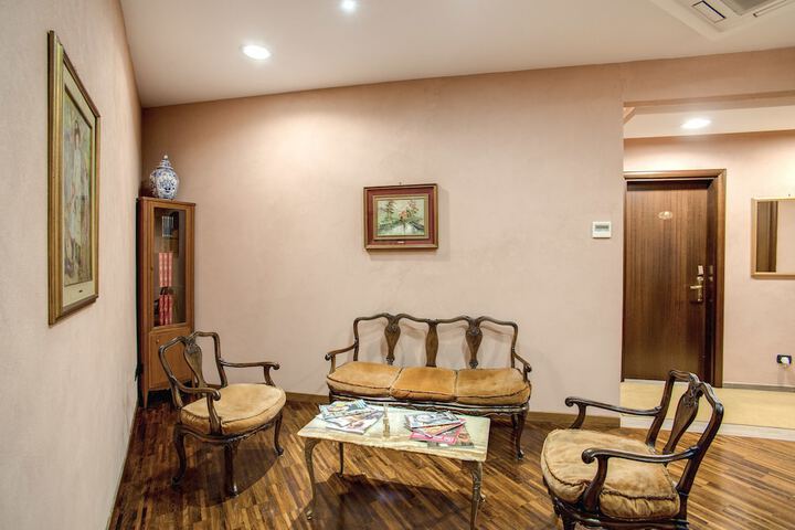 Lounge 105 of 119