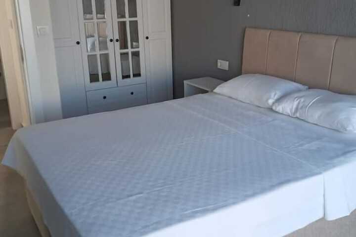 Room 6 of 81