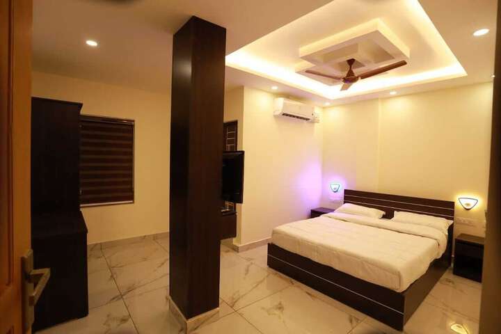 Room 4 of 10