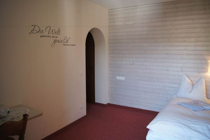 Room 12 of 82