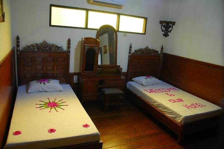 Room 5 of 28