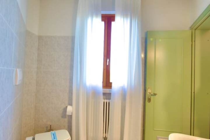 Room 15 of 28