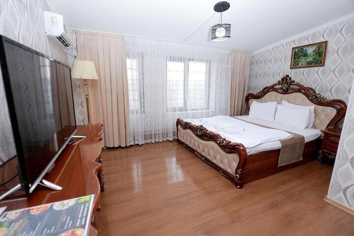 Room 6 of 11