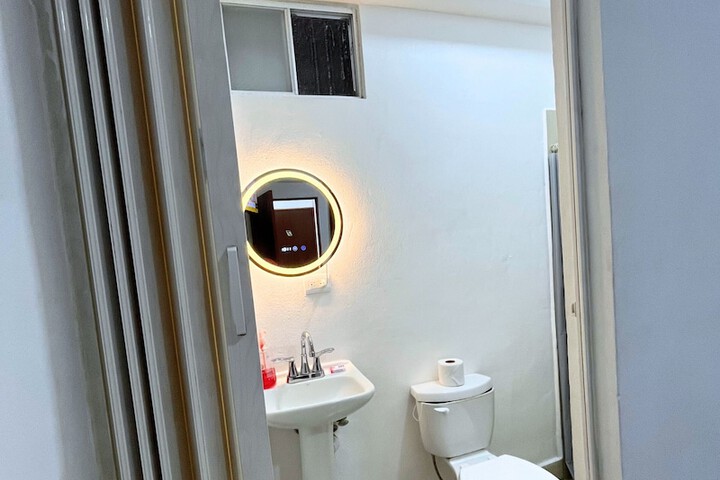 Room 25 of 32