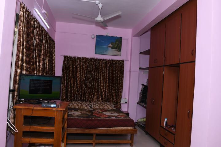 Room 4 of 65