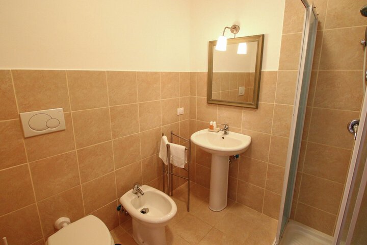 Room 10 of 42