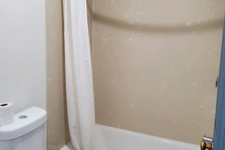 1 Queen Bed (2 of 11)