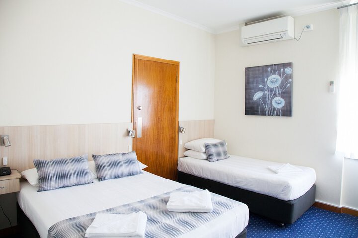 Room 9 of 37