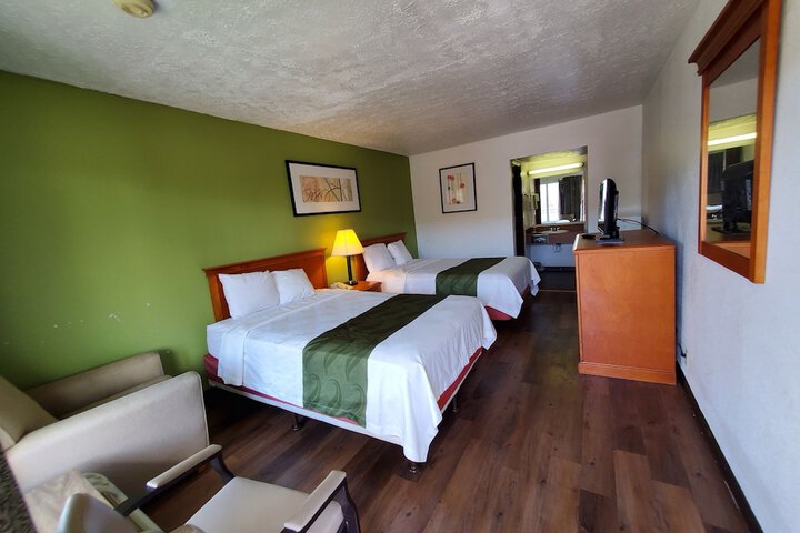 2 Double Beds (4 of 8)