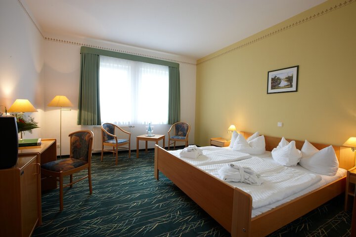 Room 6 of 12
