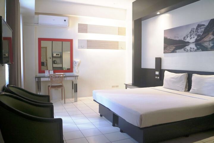 Room 6 of 19