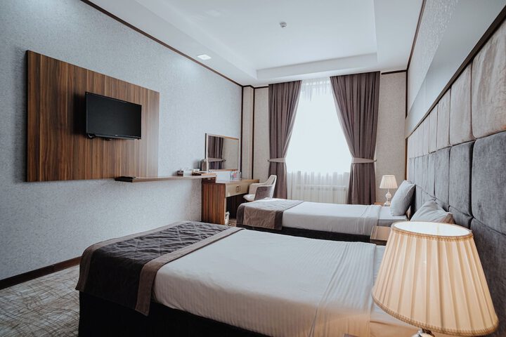 Room 8 of 19