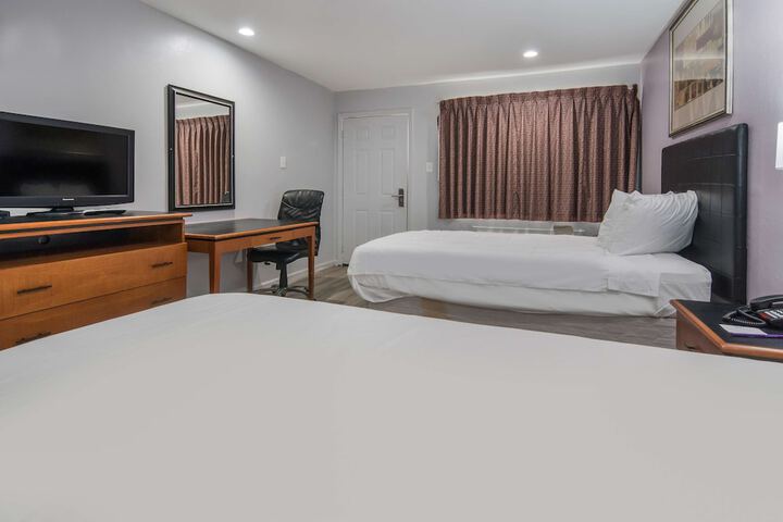 2 Double Beds (12 of 15)