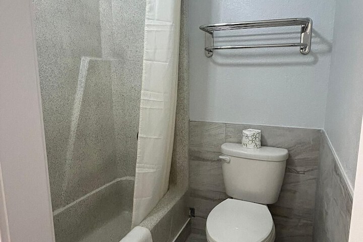 Room 8 of 11