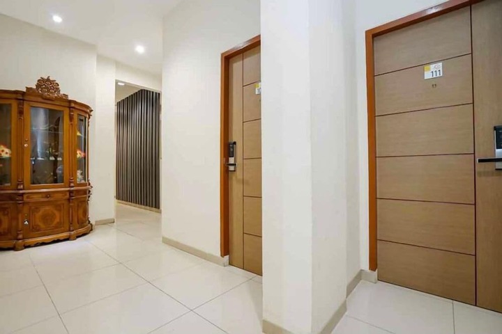 Ballroom/Hall 17 of 20