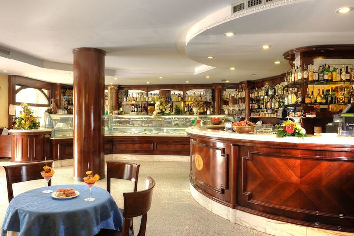Lounge 58 of 71