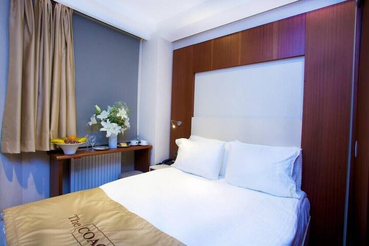 Room 4 of 17