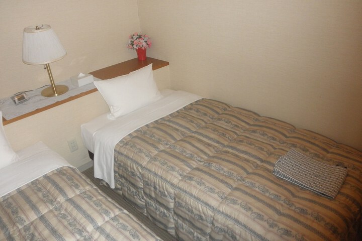Room 12 of 63