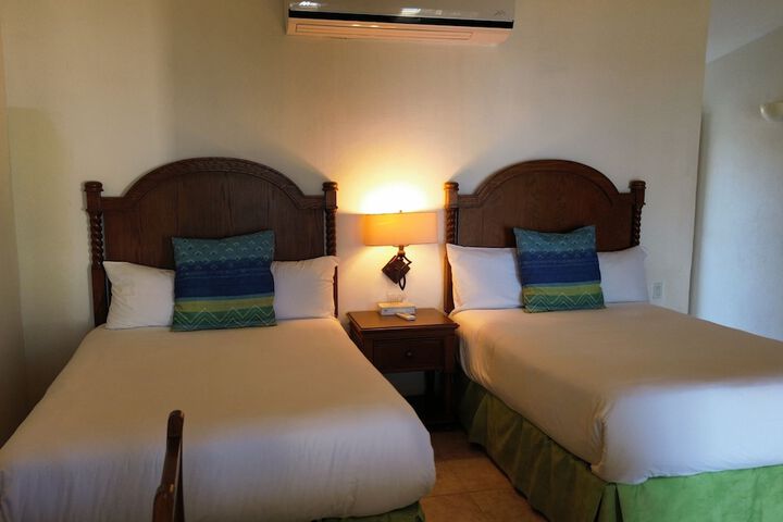 Room 6 of 103