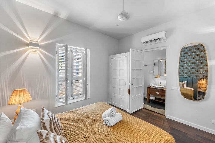 Room 34 of 108
