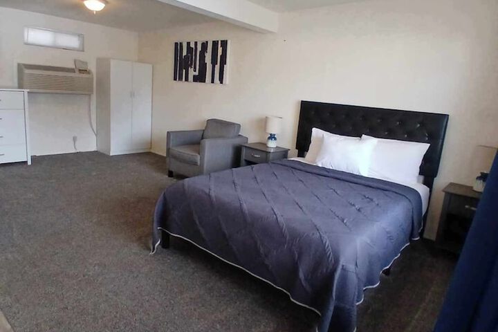 Room 11 of 35