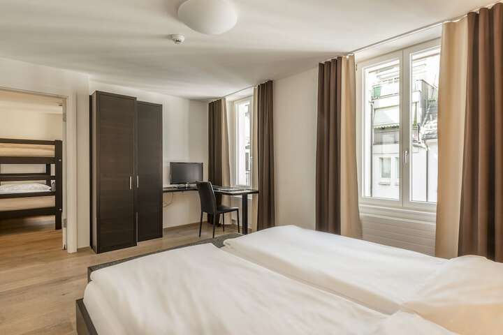 Room 35 of 110