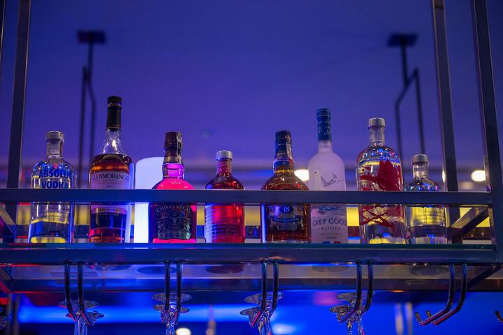 Lounge 93 of 129