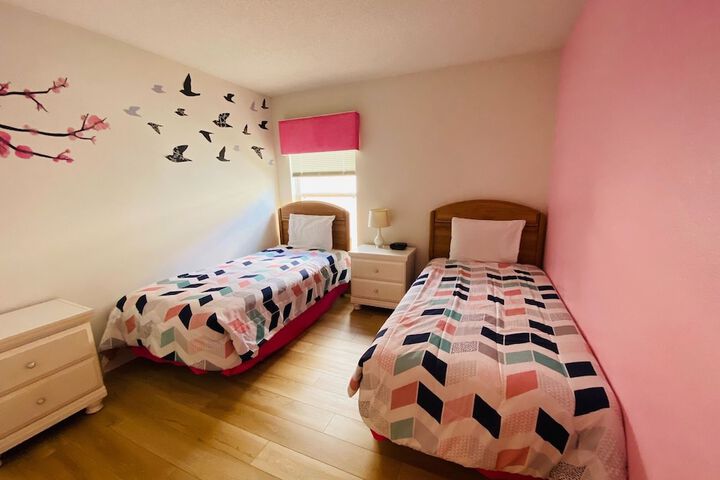 Room 6 of 28
