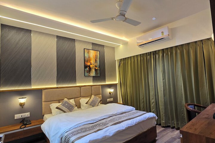 Room 4 of 20
