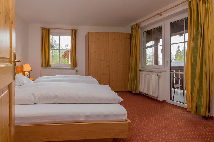 Room 4 of 138