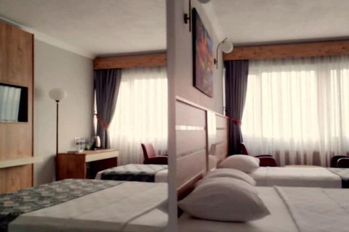 Room 15 of 33