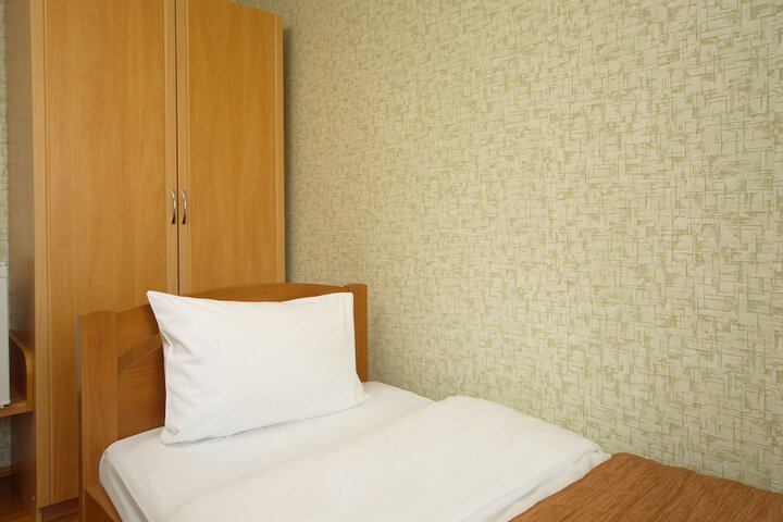 Room 9 of 42