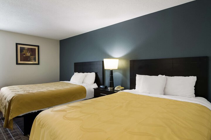 2 Queen Beds (4 of 10)