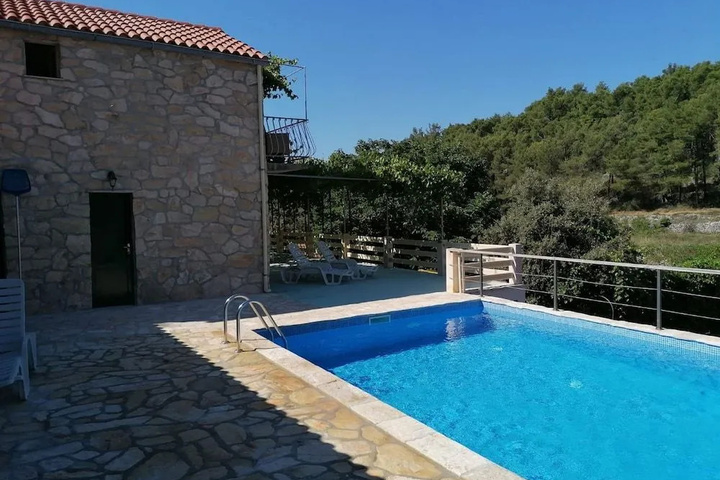 Pool 2 of 5