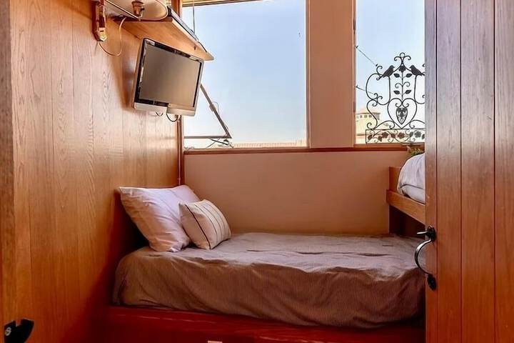 Room 48 of 125
