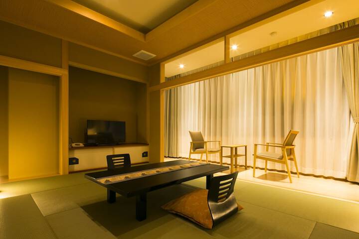 Room 18 of 80