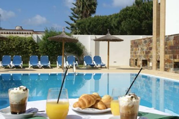 Hotel Pool