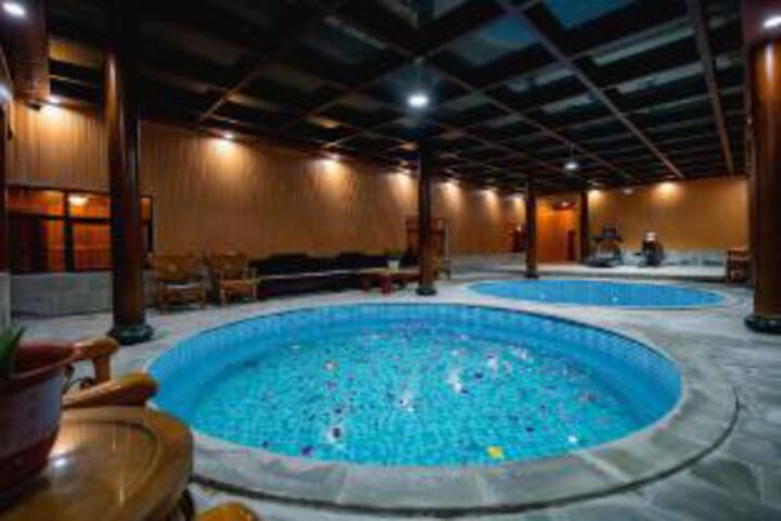 Jiuzhaigou Zangyun Shengquan Hot Spring Hotel