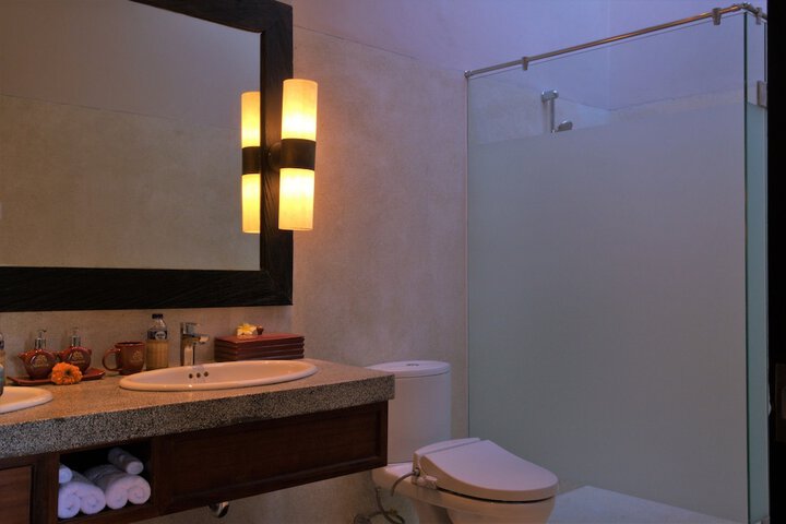 Room 32 of 47