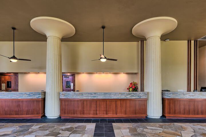 Check-in/check-out kiosk