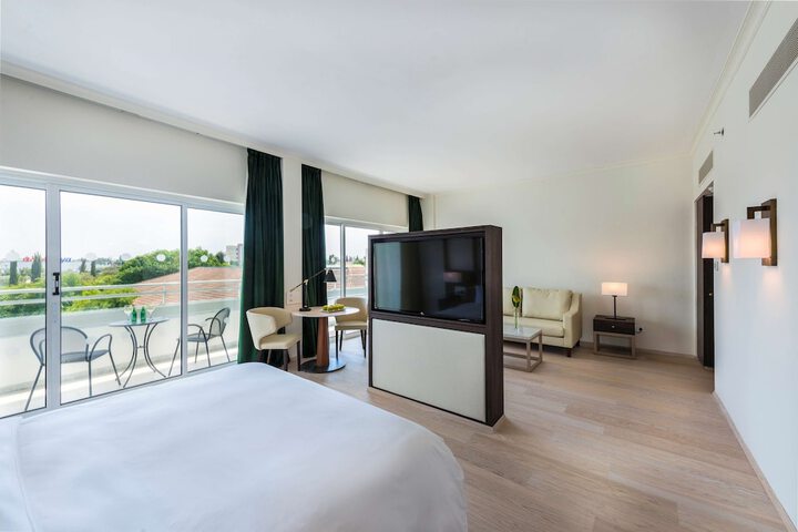 Room 21 of 154