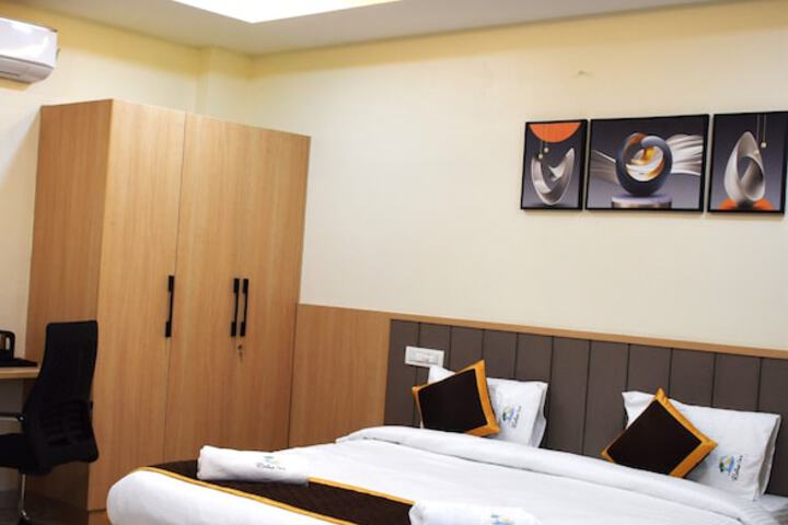 Room 17 of 38