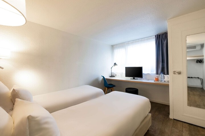 Room 9 of 38