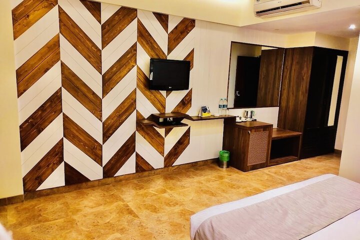 Room 30 of 93