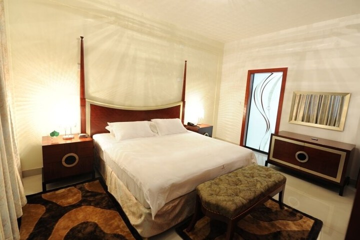 Room 10 of 20