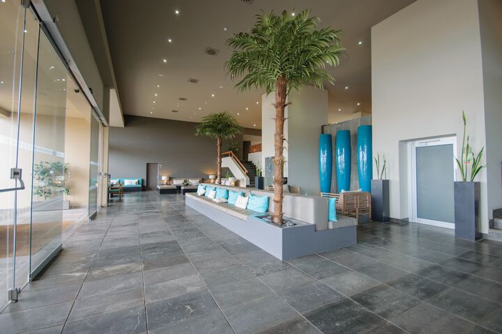 Entrance & Lobby