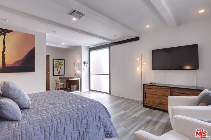 Room 15 of 94