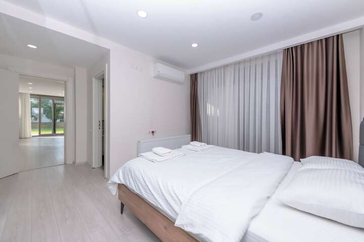 Room 52 of 271
